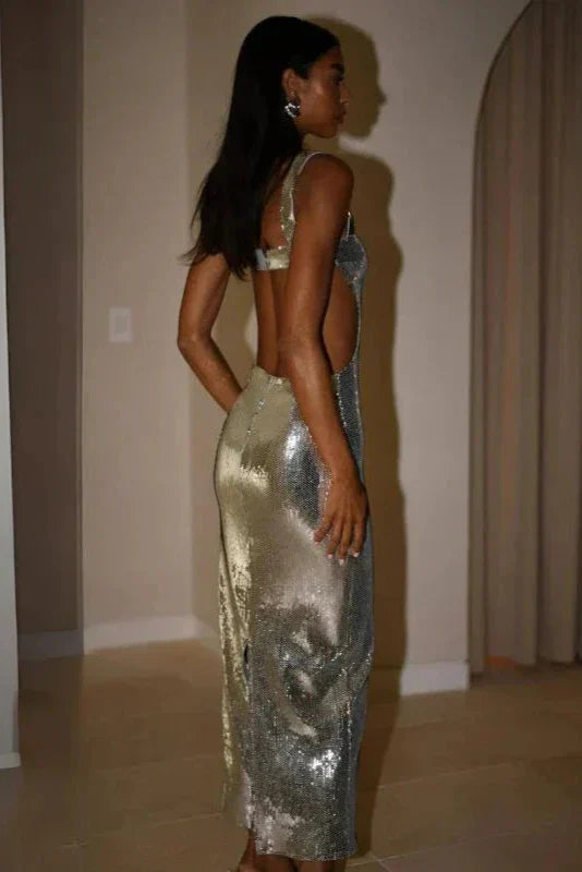 Robe de Soirée | Sequins Argentés | Coupe Ajustée et Dos Échancré | Idéale pour Événement ou Occasion Spéciale