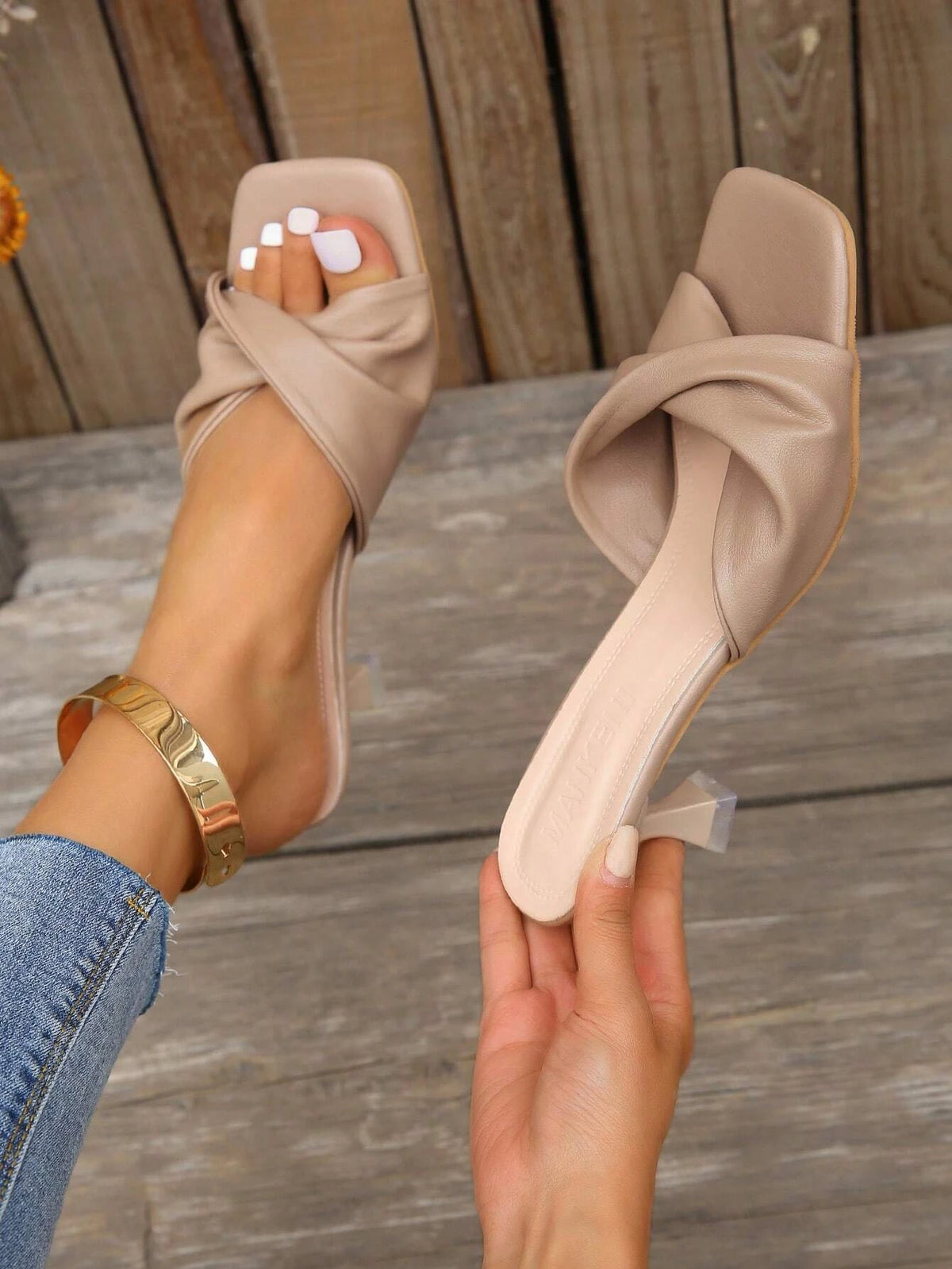 Mules Élégantes | Talon Bas | Style Moderne | Idéales pour les journées d’été ou les soirées habillées