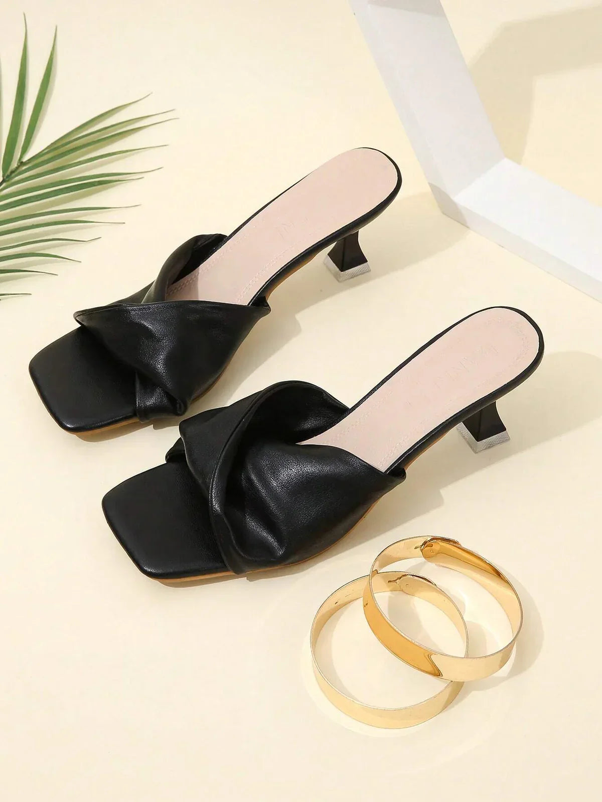 Mules Élégantes | Talon Bas | Style Moderne | Idéales pour les journées d’été ou les soirées habillées