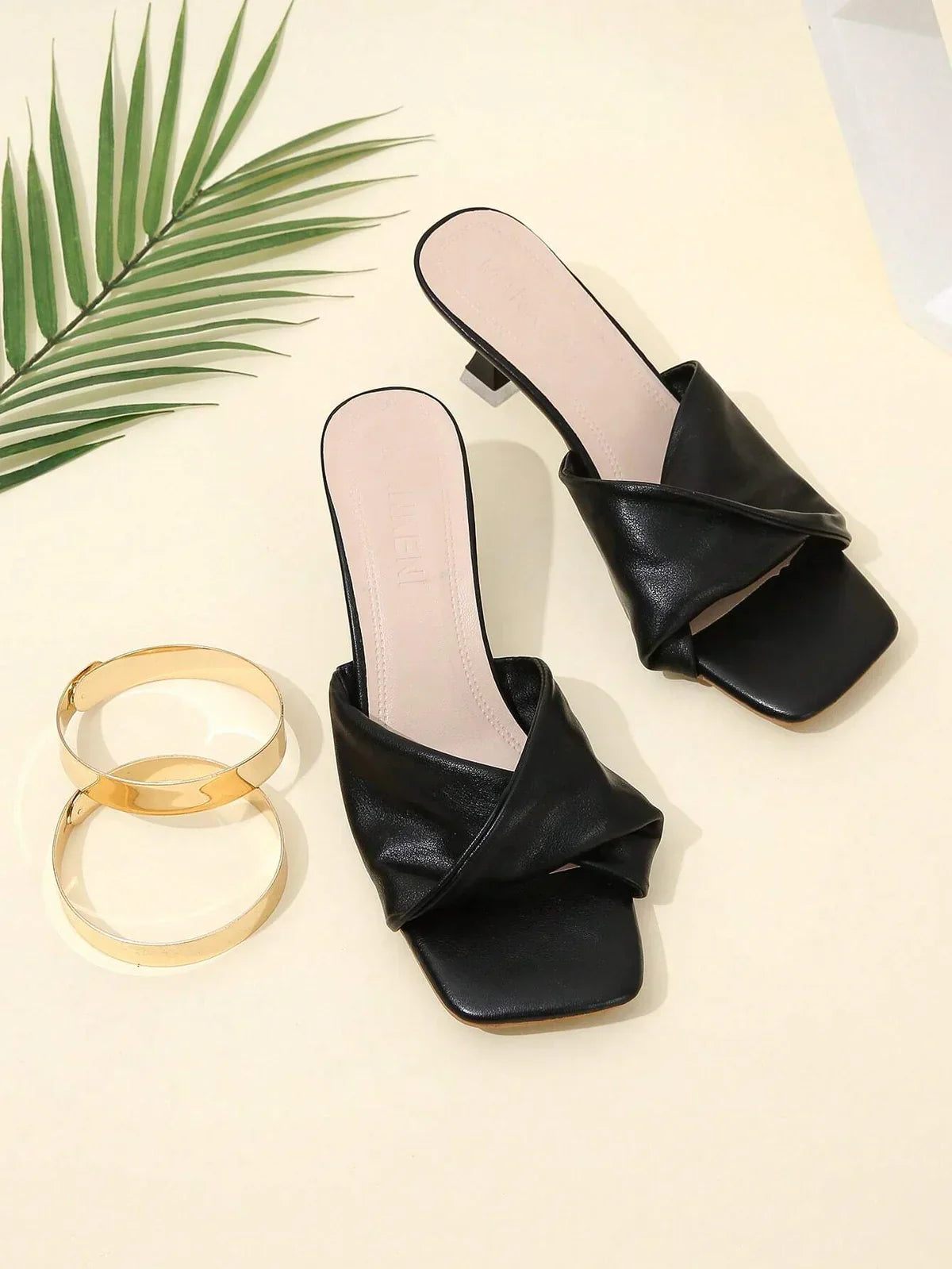 Mules Élégantes | Talon Bas | Style Moderne | Idéales pour les journées d’été ou les soirées habillées