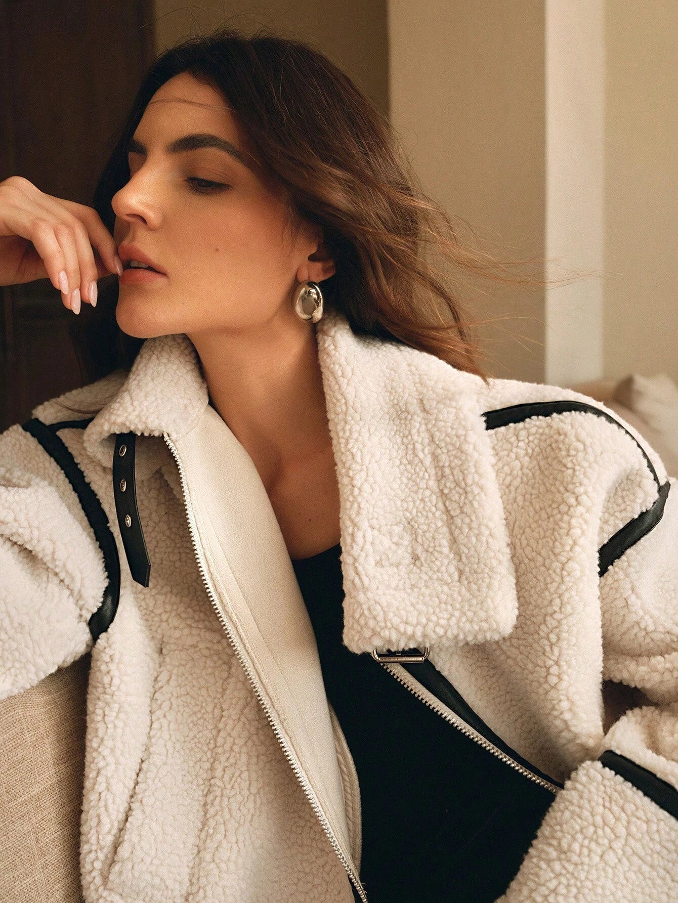Veste Chaude Effet Mouton | Coupe Moderne et Contrastée | Idéale pour l’Hiver et les Looks Tendance