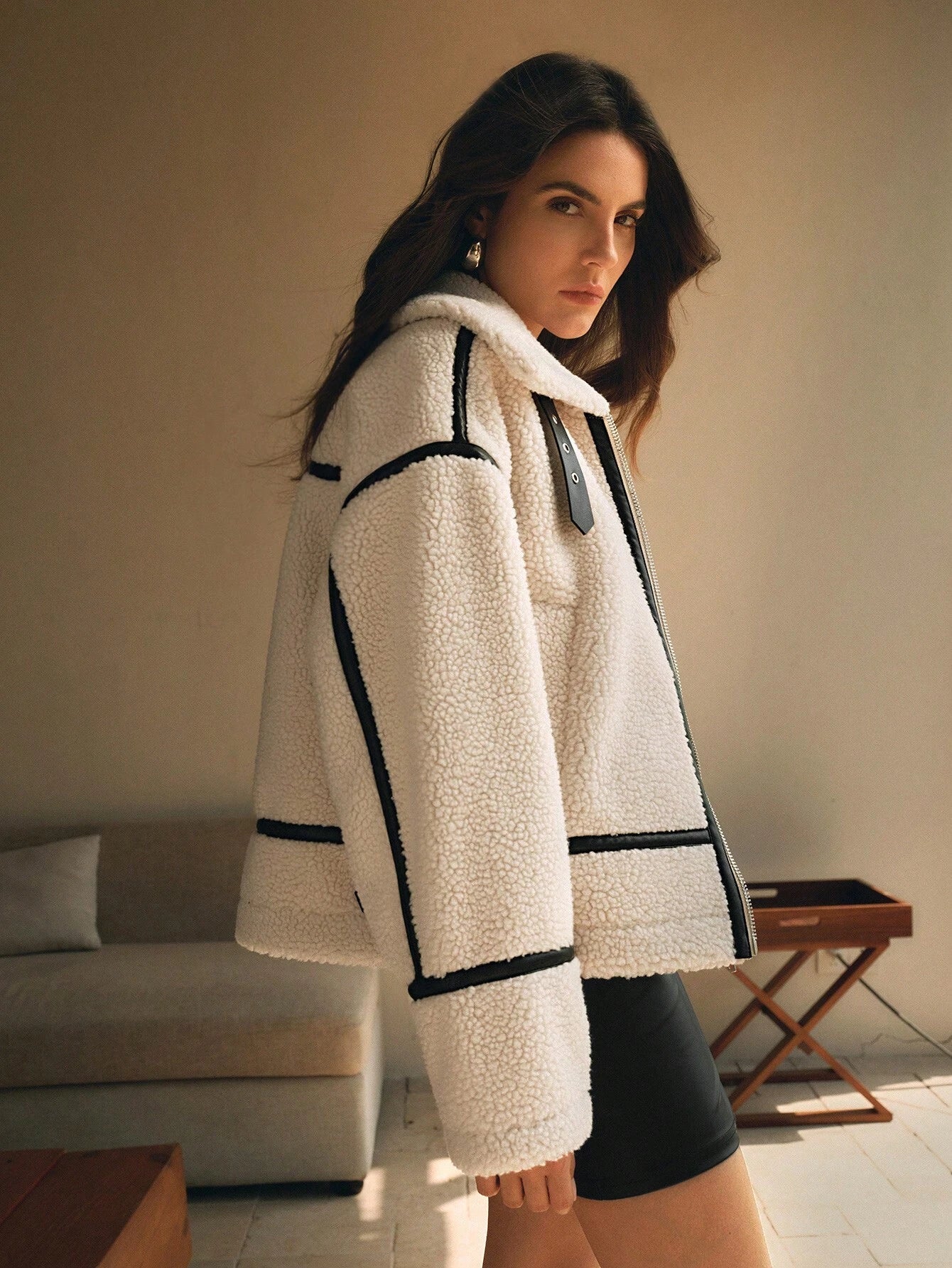 Veste Chaude Effet Mouton | Coupe Moderne et Contrastée | Idéale pour l’Hiver et les Looks Tendance