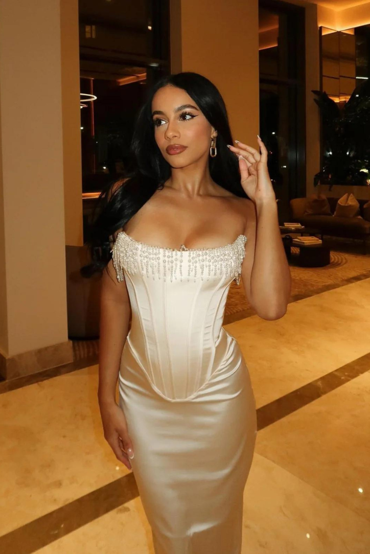 Robe Élégante | Bustier et Perles | Parfaite pour un événement chic ou une cérémonie