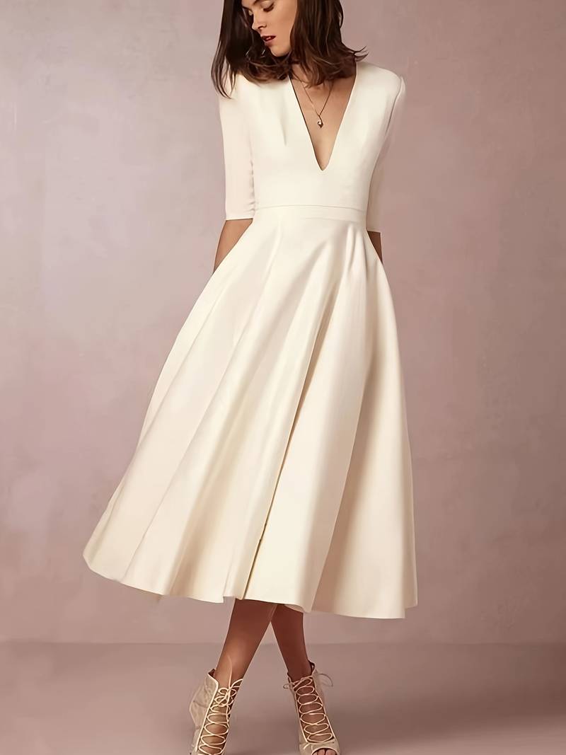 Robe Midi Ivoire | Élégante | Décolleté V & Jupe Évasée