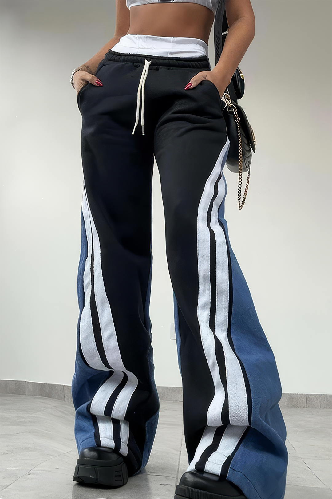 Pantalon Sport Chic | Coupe Large | Empiècements Contrastés | Idéal pour détente et streetwear