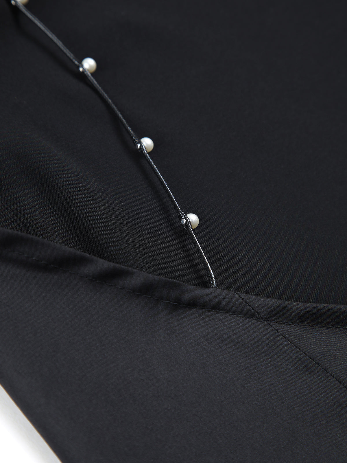 Robe Satinée | Bretelles Perles | Slip Dress | Idéale pour cocktails d’été