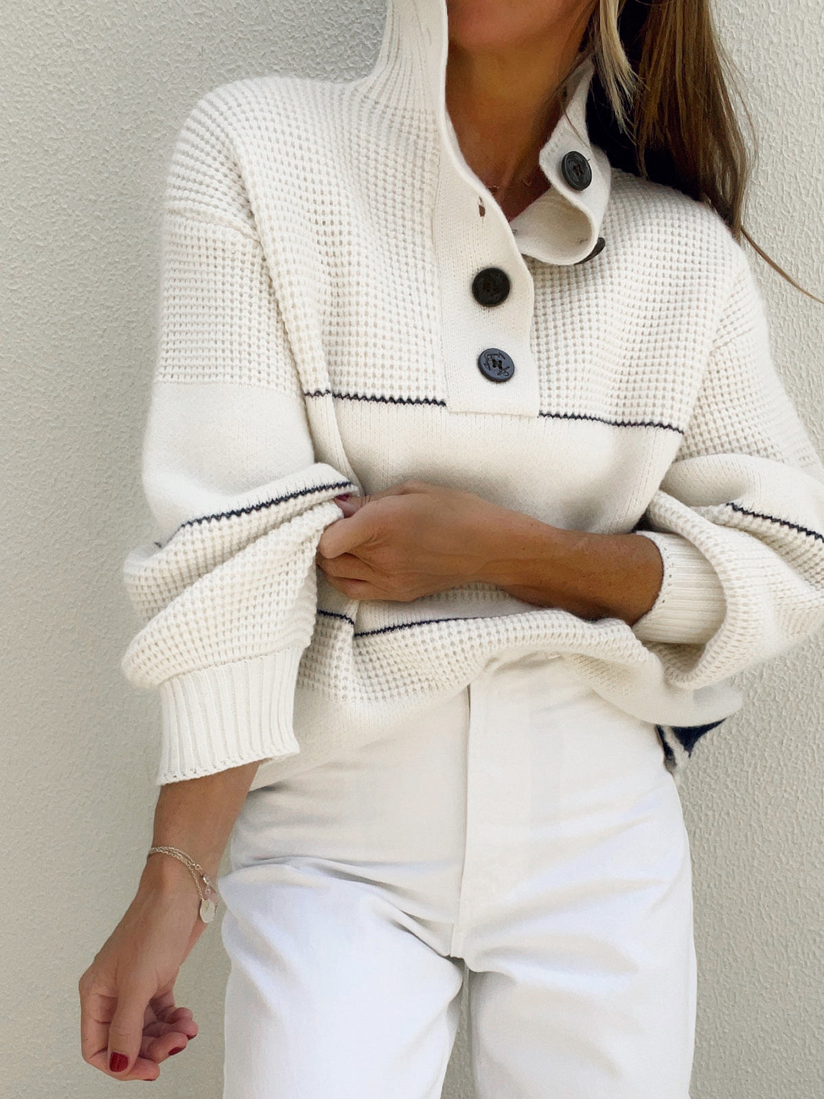 Pull Femme | Col Boutonné et Rayures Discrètes | Parfait pour les journées fraîches ou un look casual chic