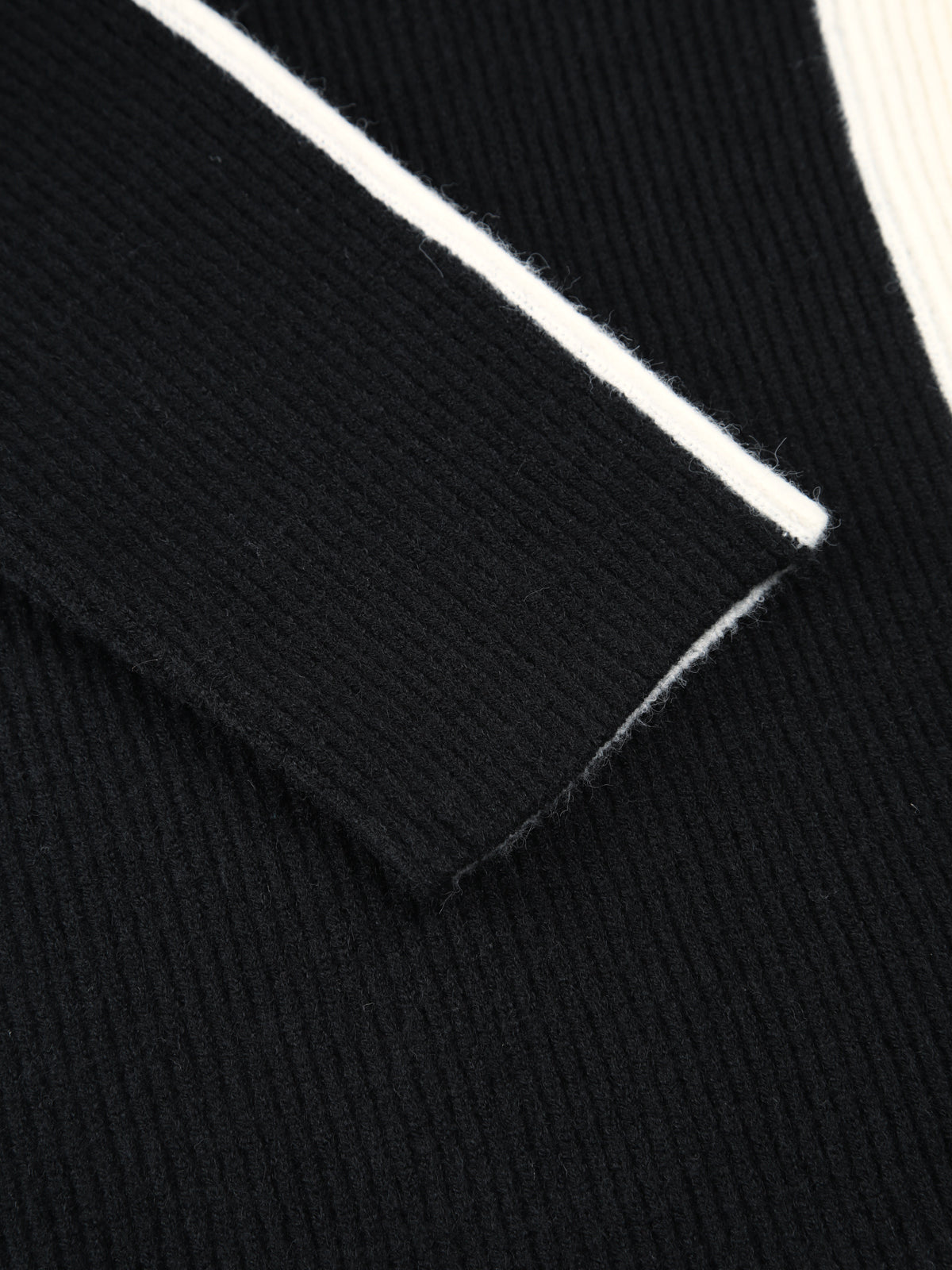 Ensemble Maille | Bicolore Noir & Écru | Confort et Style | Idéal pour automne