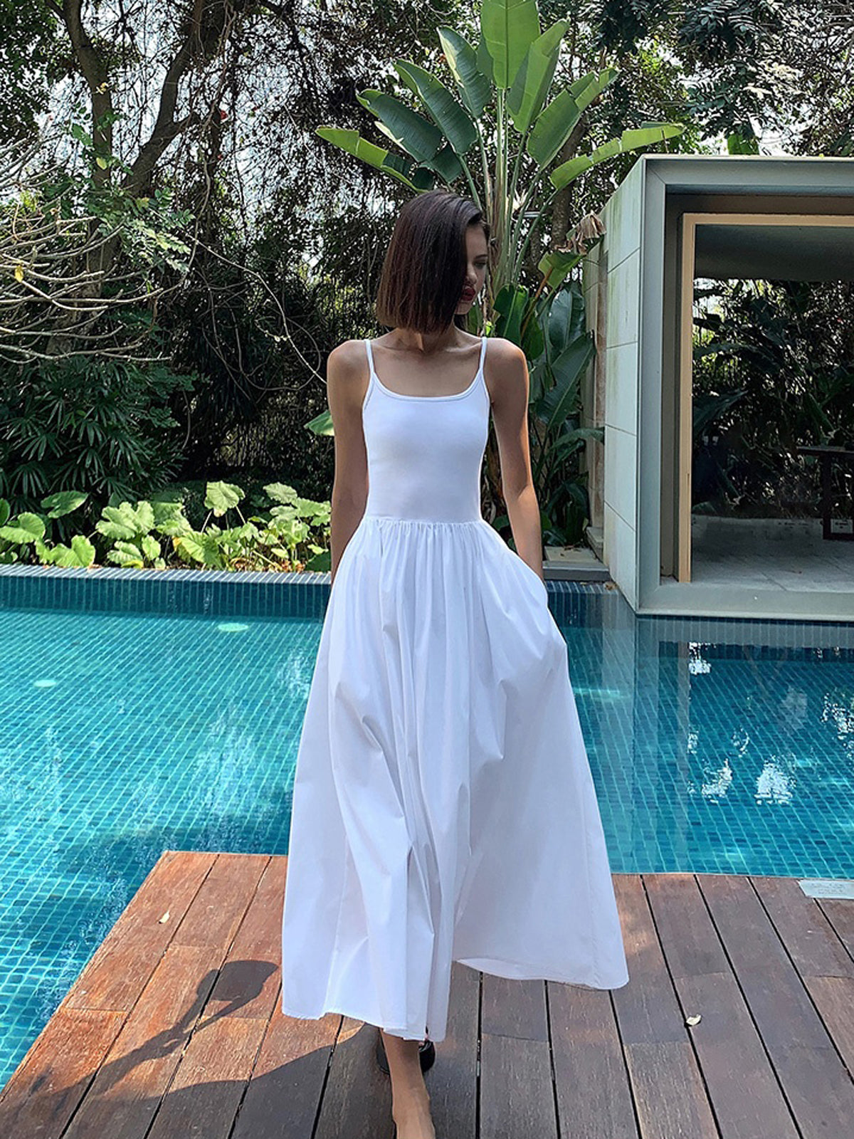 Robe Midi | Dentelle Overlay | Tissu Satiné | Parfaite pour soirées et cocktails