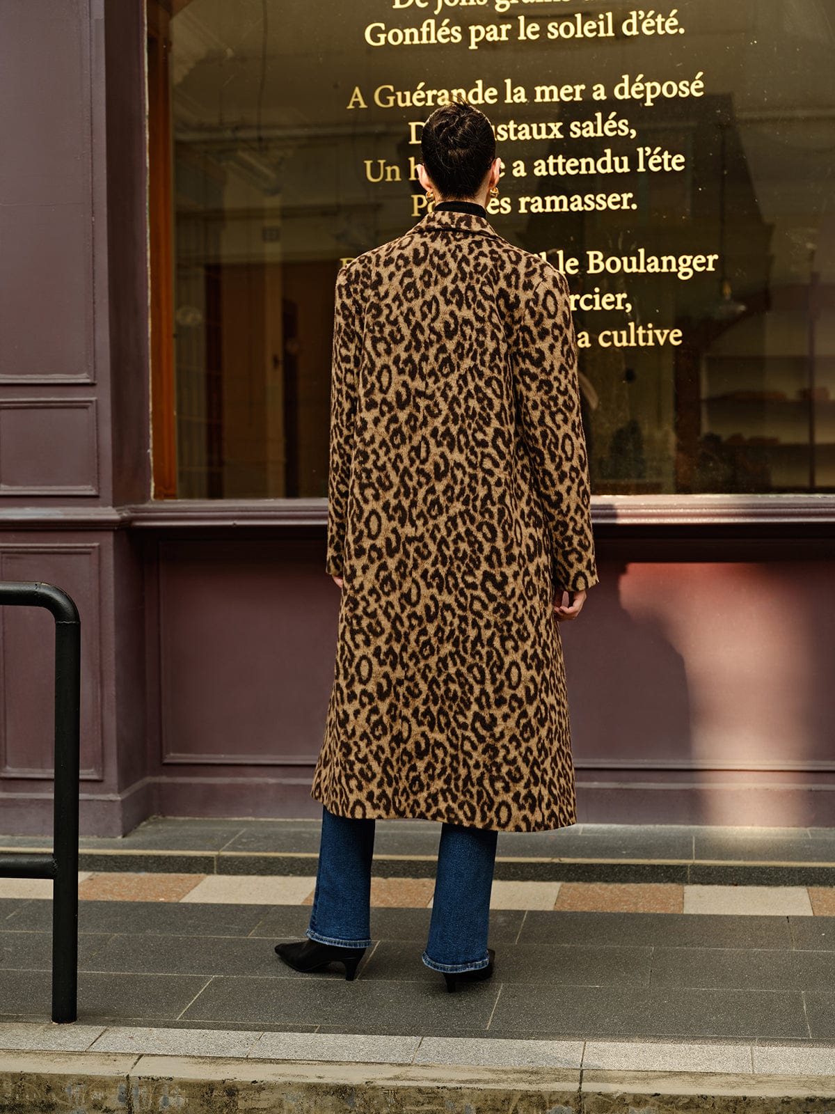 Manteau Léopard Femme | Long & Élégant | Look Audacieux pour l’Hiver ou Sortie Urbaine
