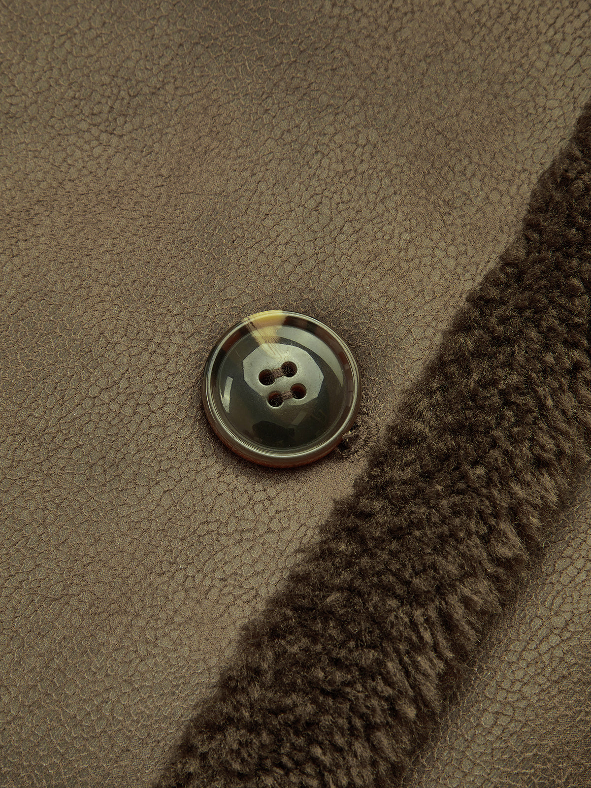 Long Manteau à Double Boutonnage en Fausse Peau Lainée | Chaleur Luxueuse & Style Rétro-Chic