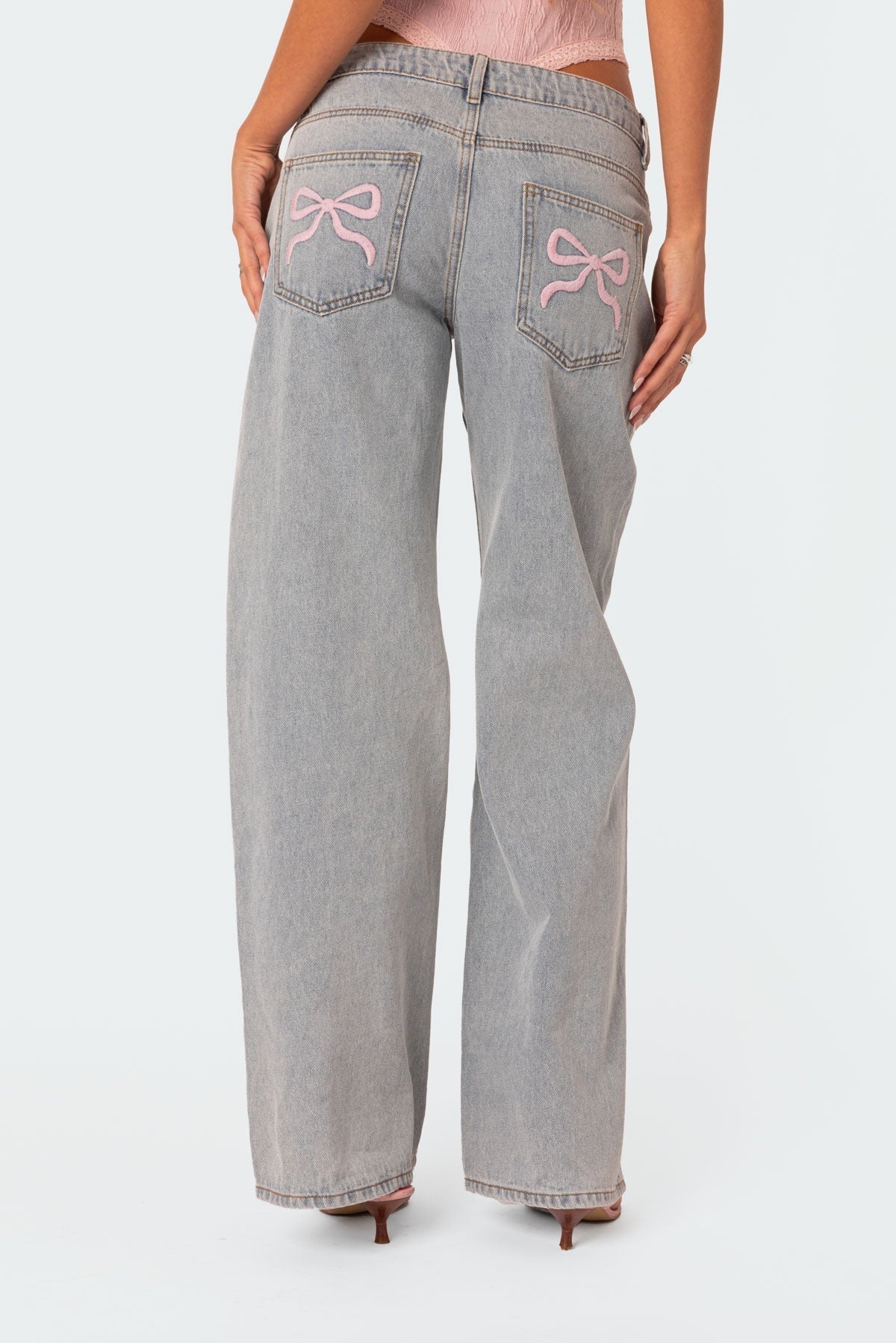 Jean Large | Détails Brodés | Taille Mi-Haute | Idéal pour un look casual-féminin tendance