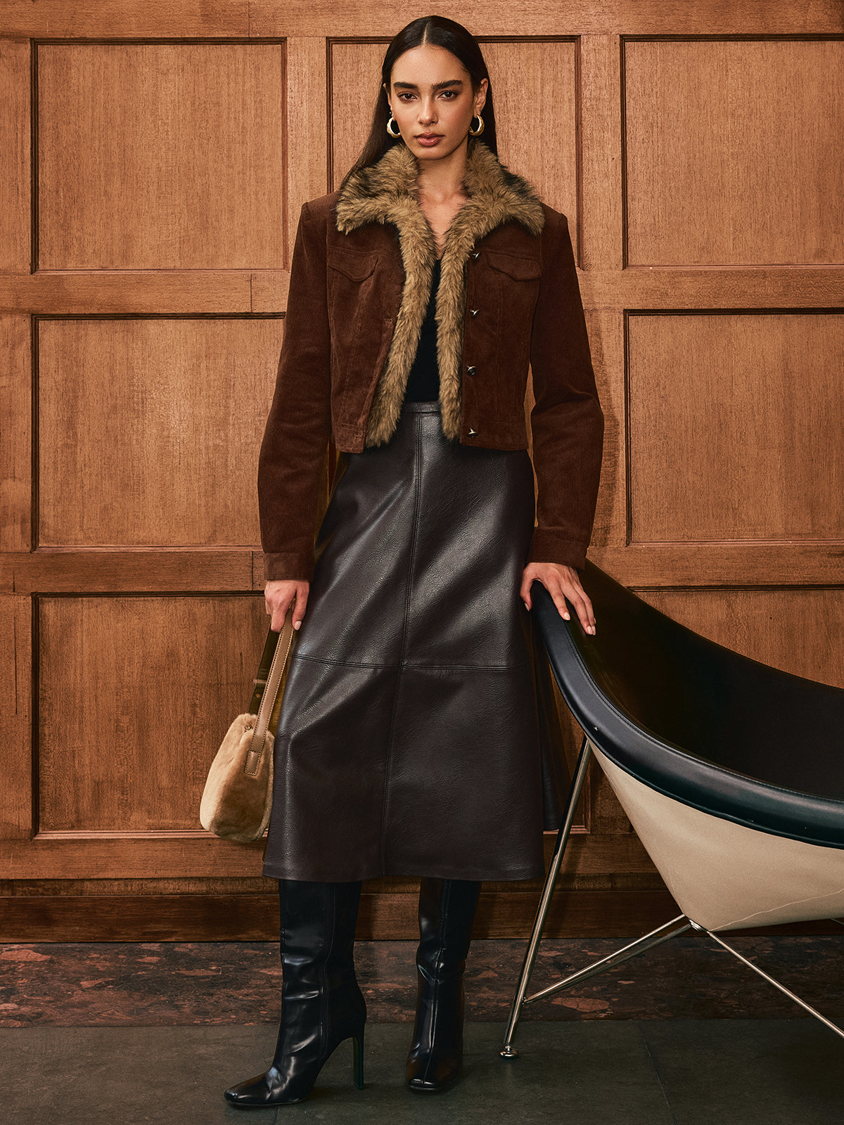 Veste Femme en Velours Côtelé avec Col en Fausse Fourrure | Style Court & Chic d’Hiver