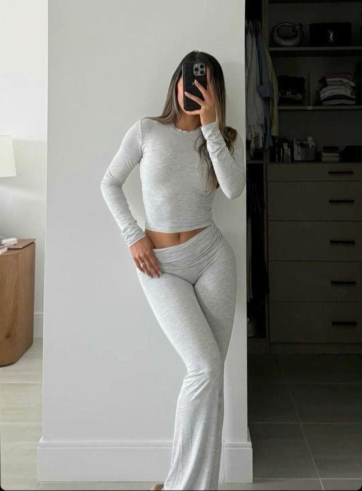 Ensemble Détente | Haut Manches Longues et Pantalon Fluide | Idéal pour Moments Décontractés ou Journées Off