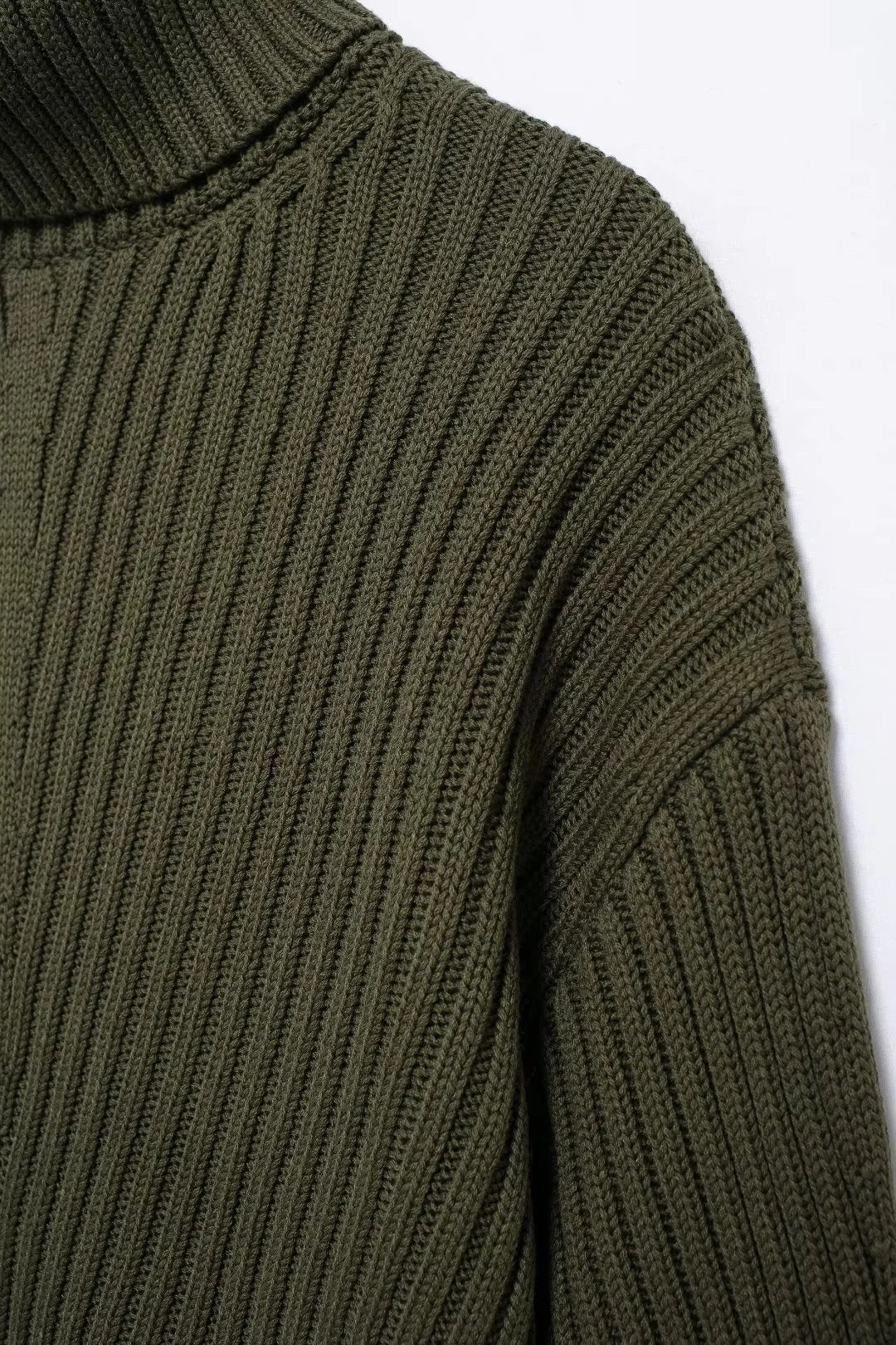 Pull Femme | Maille Côtelée et Col Roulé | Idéal pour l’automne et l’hiver avec un look moderne