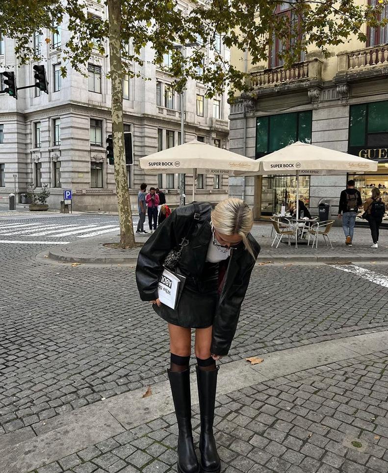 Ensemble Effet Cuir | Blazer Court et Jupe | Parfait pour un look urbain et tendance