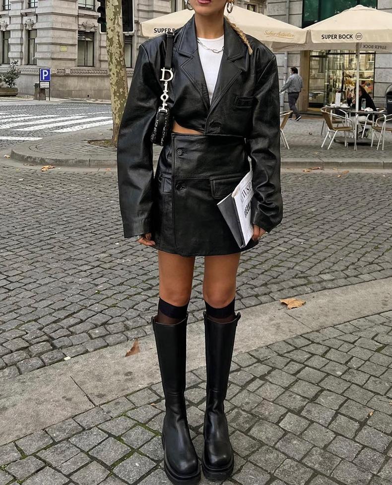 Ensemble Effet Cuir | Blazer Court et Jupe | Parfait pour un look urbain et tendance