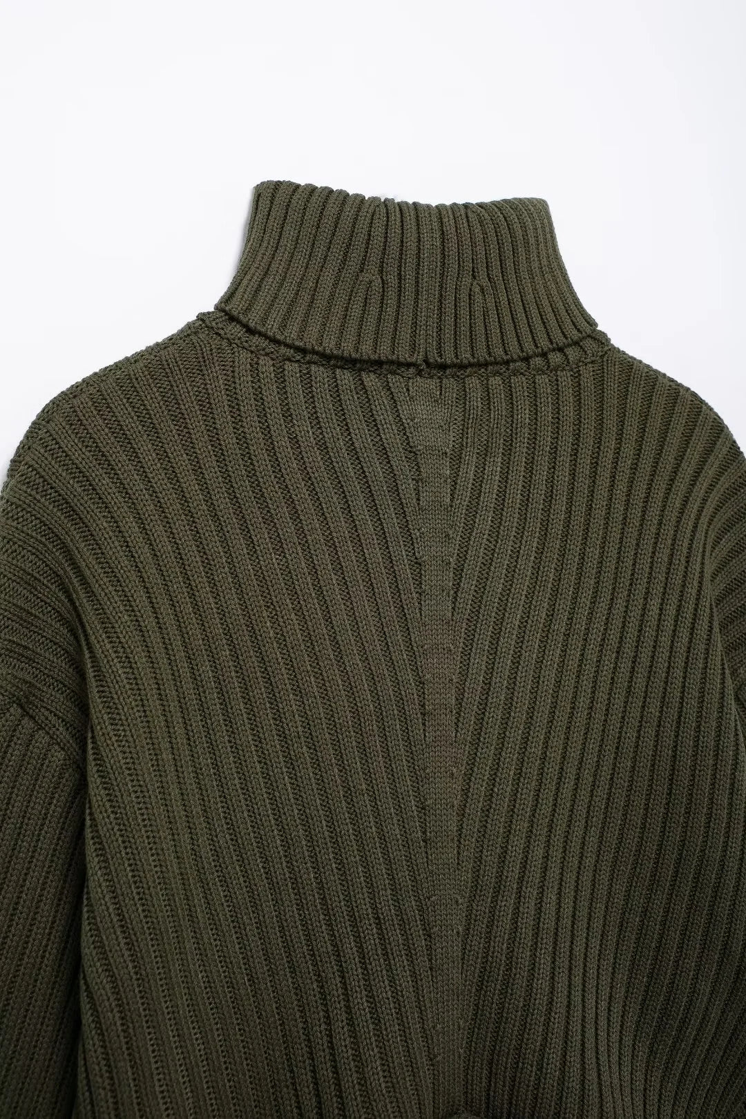 Pull Femme | Maille Côtelée et Col Roulé | Idéal pour l’automne et l’hiver avec un look moderne