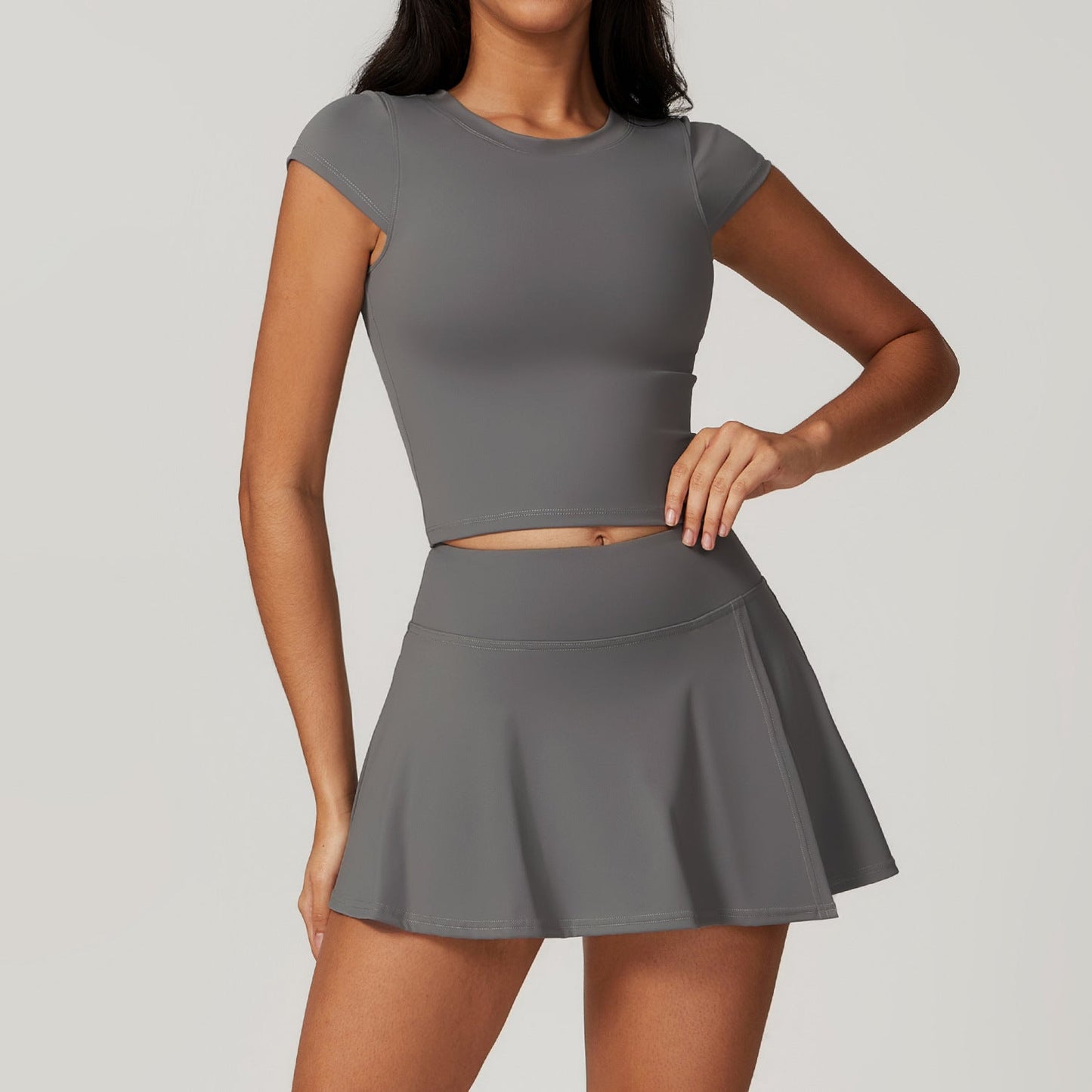 Ensemble Tennis Femme | Crop Top + Jupe-Short | Look Sport Chic | Parfait pour l’été et les journées actives