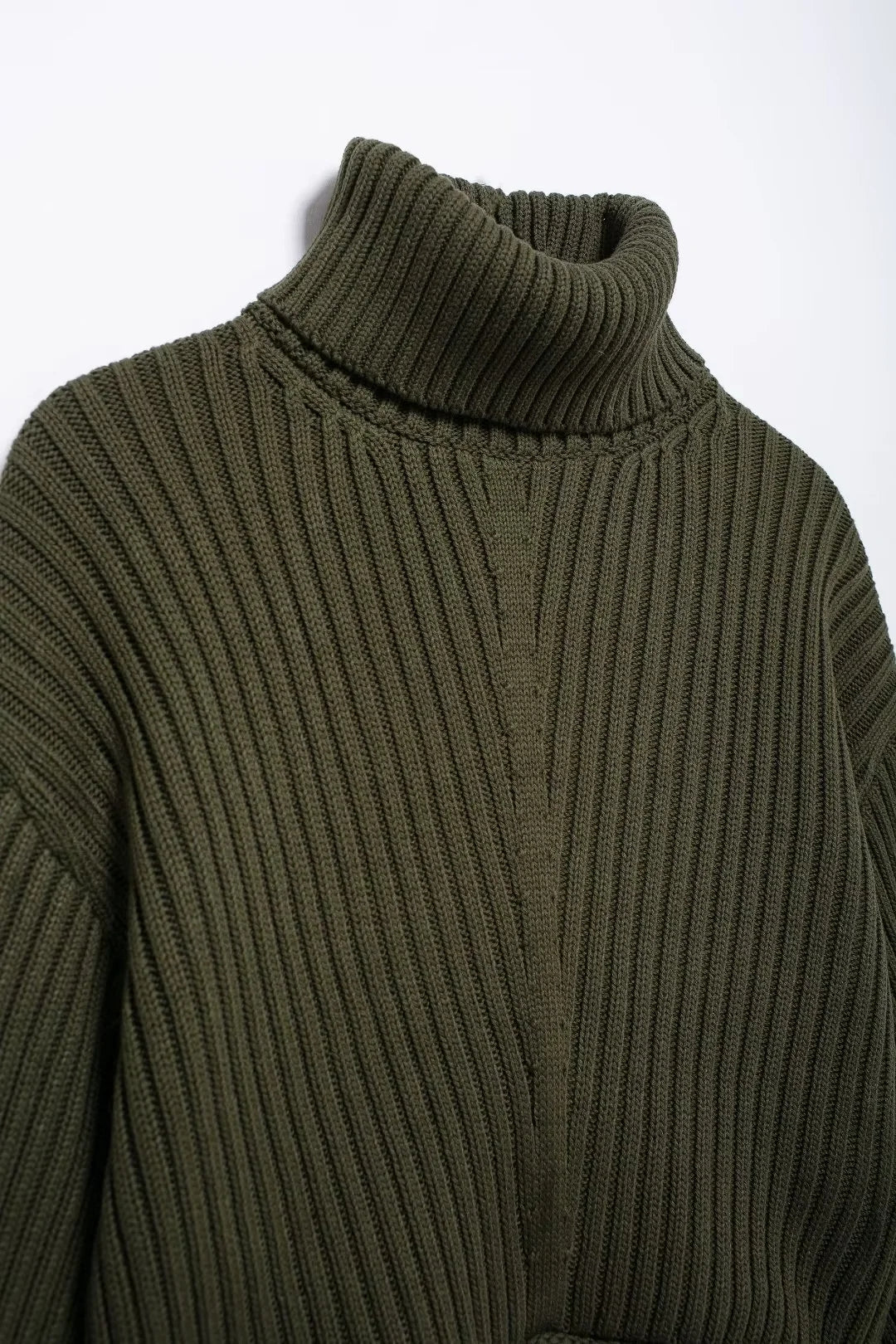 Pull Femme | Maille Côtelée et Col Roulé | Idéal pour l’automne et l’hiver avec un look moderne