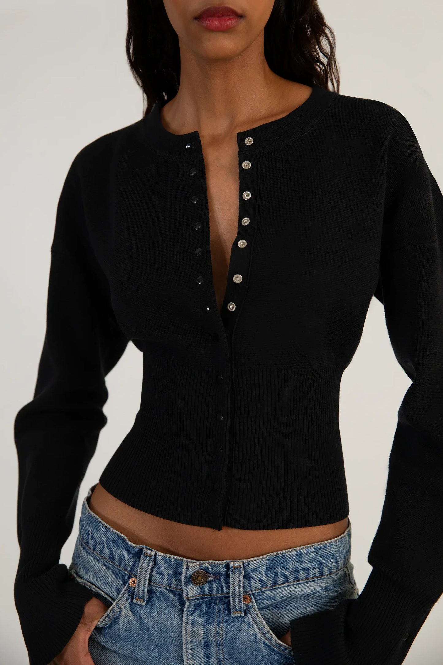 Cardigan ajusté | Taille marquée et boutons élégants | Pour les looks modernes et raffinés