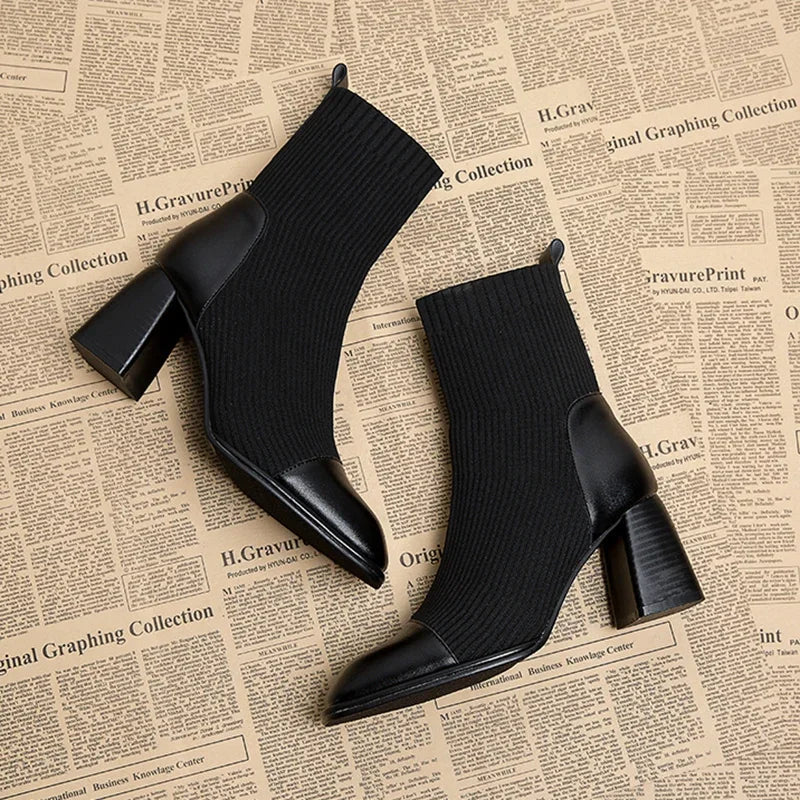 Bottines Élégantes | Bracelet Perlé et Talon Bloc | Idéales pour un look chic et féminin
