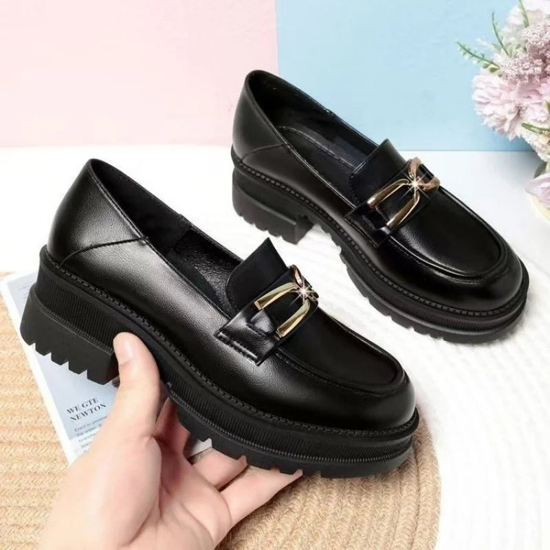 Mocassins Tendance | Chaînette Métallique | Semelle Crantée Confort | Idéal pour un Look Urbain Chic