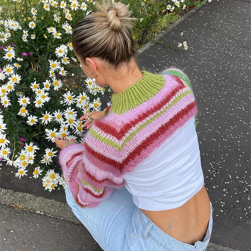 Pull Court | Rayures Colorées | Manches Bouffantes | Parfait pour un Look Tendance et Ludique