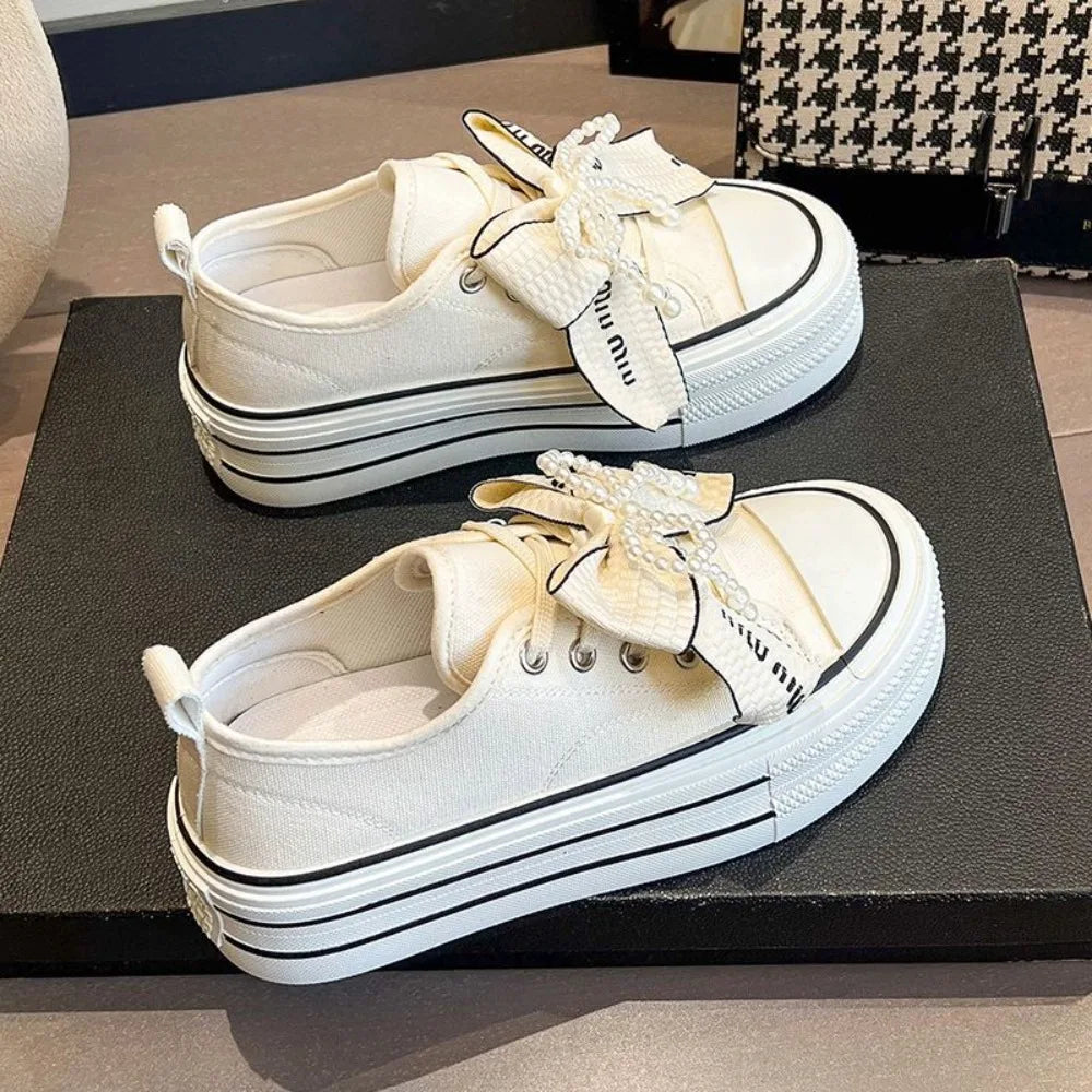 Sneakers Plateformes | Détail Perles & Nœud | Style Original et Féminin | Idéales pour un Look Tendance