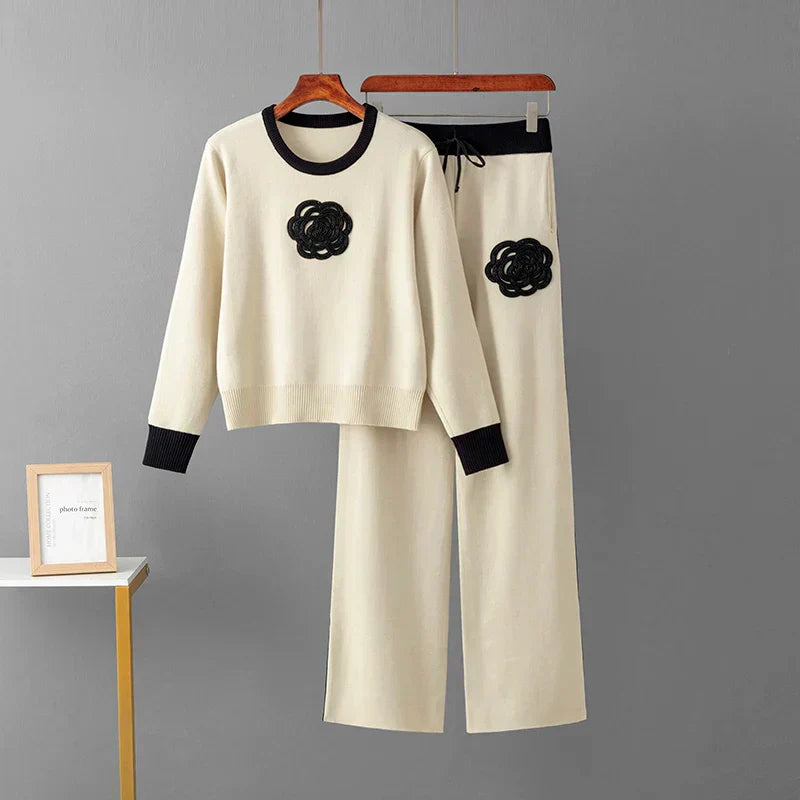 Ensemble Femme | Broderie Élégante & Confort Tricot | Parfait pour Détente ou Sortie Casual