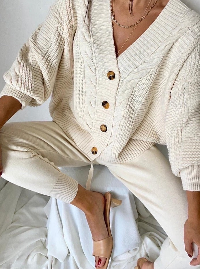 Ensemble Maille Femme | Cardigan Boutonné & Pantalon Confort | Look Cocooning et Élégant | Idéal pour l’automne ou la maison