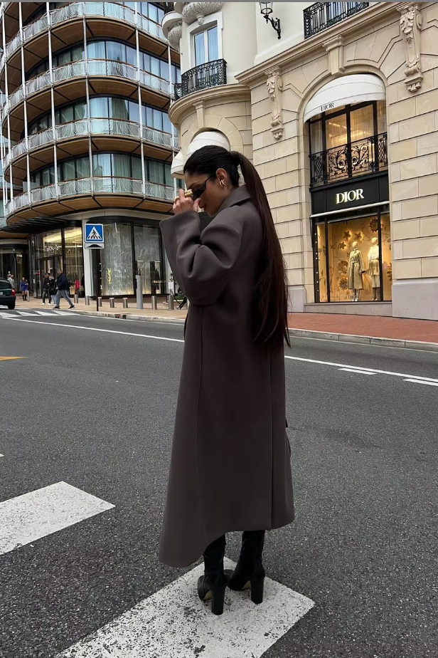 Manteau Long Élégant | Coupe Droite et Minimaliste | Parfait pour l’Automne et les Looks de Bureau