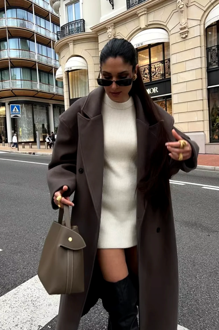 Manteau Long Élégant | Coupe Droite et Minimaliste | Parfait pour l’Automne et les Looks de Bureau