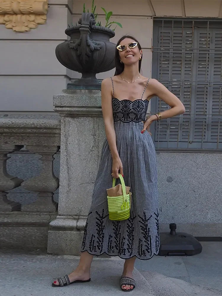 Robe Vichy | Coton Léger | Bretelles Fines et Broderies | Pour Été en Ville ou en Vacances