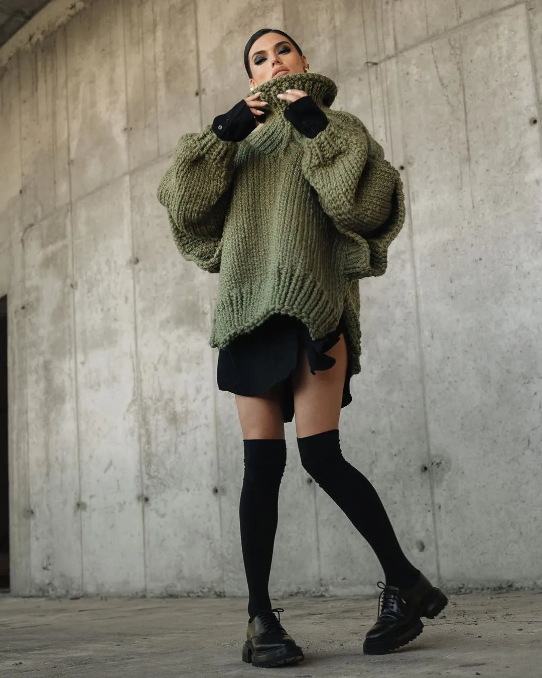 Pull Grosse Maille Oversize | Col Montant Chaud | Idéal pour Hiver et Looks Urbains Confortables