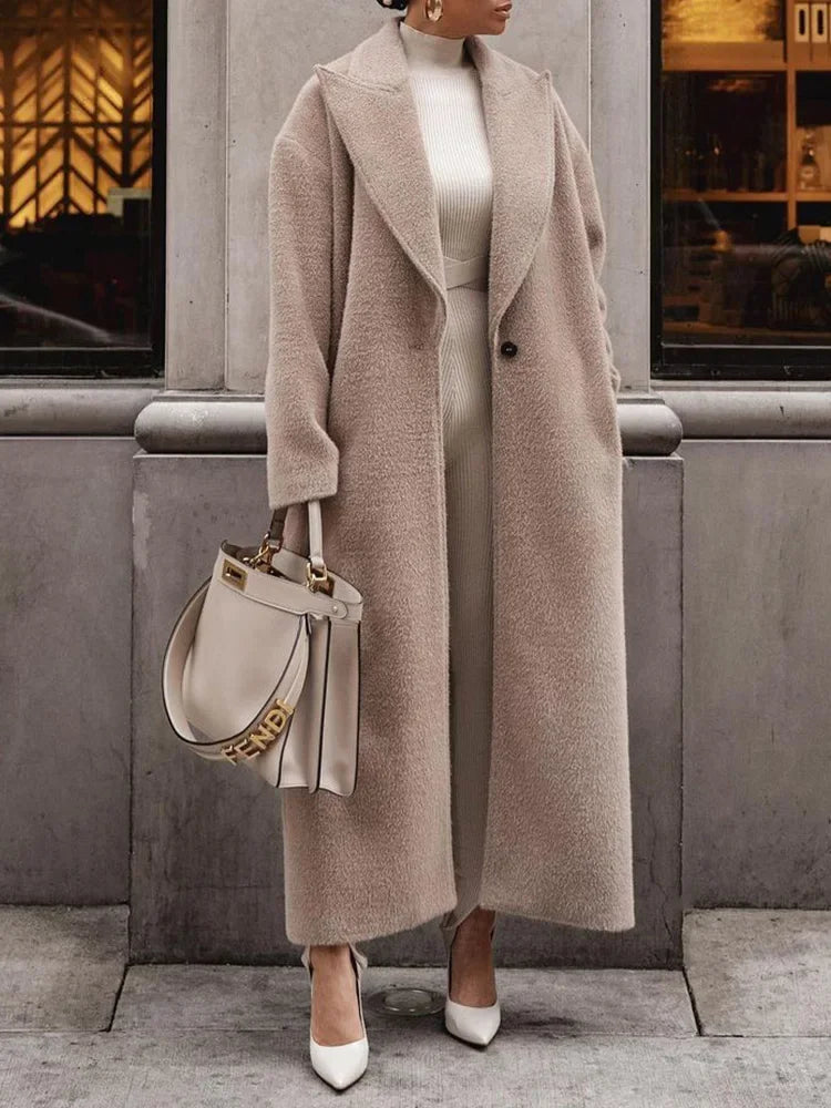 Manteau Élégant Long | Texture Duveteuse et Coupe Droite | Idéal pour l’Hiver Chic et les Tenues Habillées