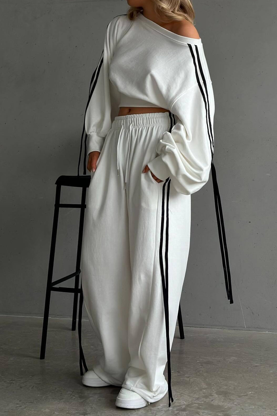 Pantalon de survêtement | Coupe Large | Bandes contrastées | Parfait pour détente et streetwear