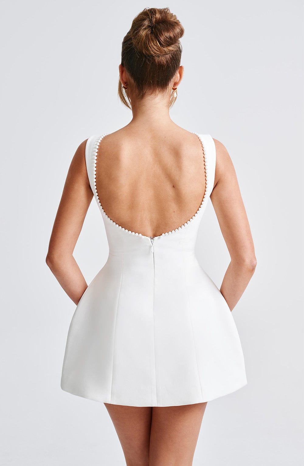 Robe Élégante | Nœud Oversize et Dos Nu | Parfaite pour un mariage ou une occasion spéciale