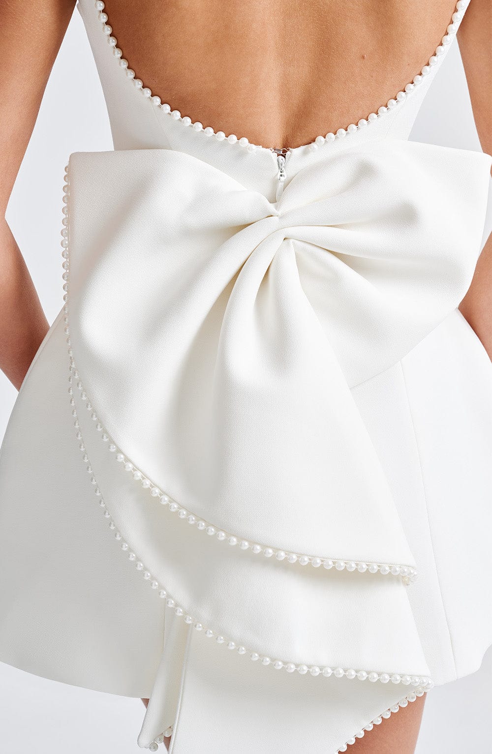 Robe Élégante | Nœud Oversize et Dos Nu | Parfaite pour un mariage ou une occasion spéciale
