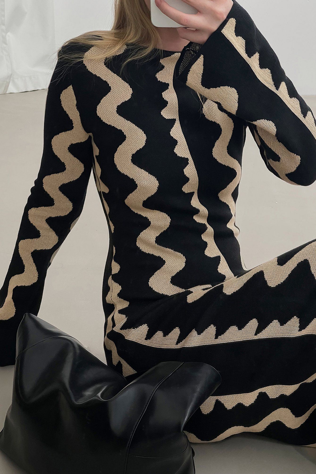 Robe Longue Maille Tendance | Manches Longues Évasées | Imprimé Géométrique Vague