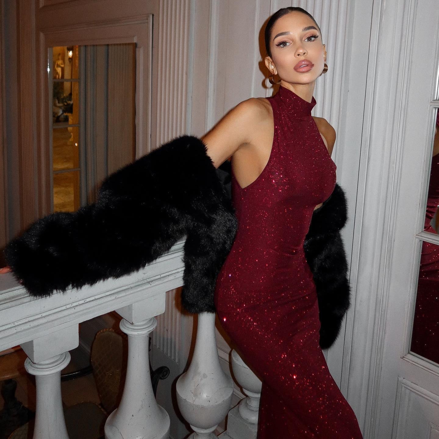 Robe Longue Pailletée | Coupe Ajustée et Col Montant | Parfaite pour Soirée Chic ou Événement Habillé