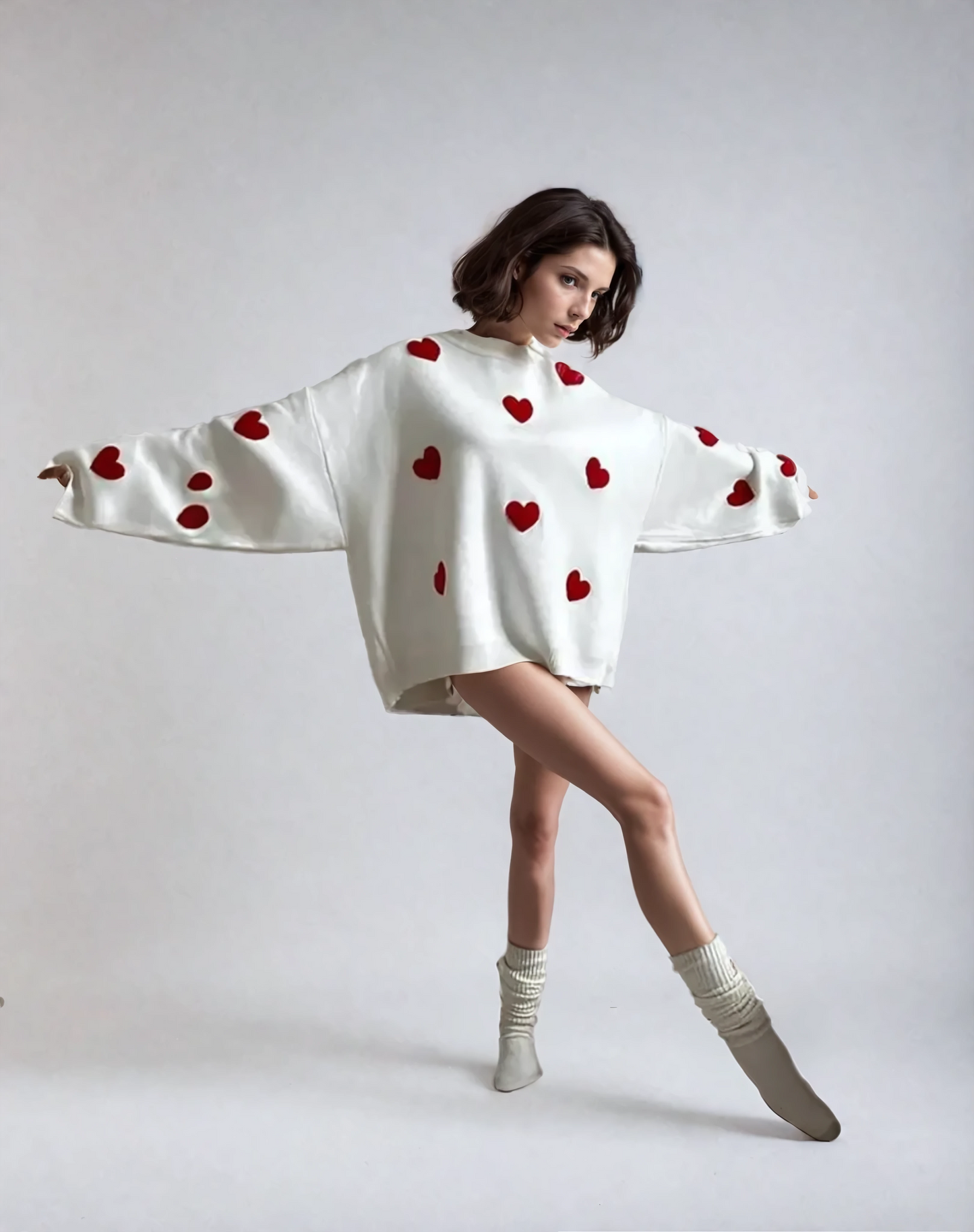 Pull Oversize Femme | Motif Cœurs Roses | Idéal pour Tenues Décontractées et Looks Détente