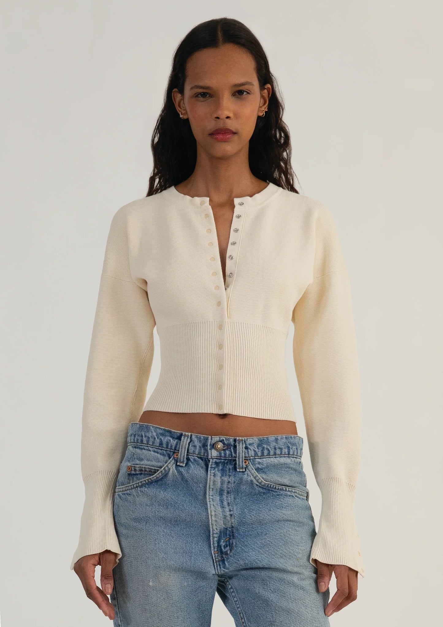 Cardigan ajusté | Taille marquée et boutons élégants | Pour les looks modernes et raffinés