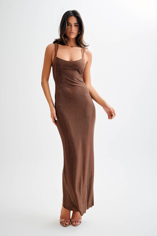 Robe Longue | Bretelles Fines et Dos Nu | Idéale pour une soirée d’été ou une occasion chic