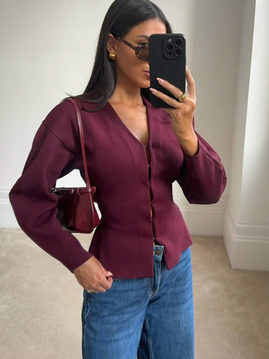 Cardigan Femme | Coupe Cintrée | Col V Élégant | Parfait pour l’automne et les looks structurés