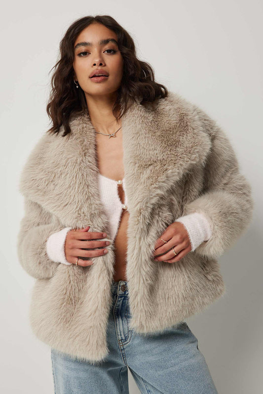 Veste Duveteuse Élégante | Fausse Fourrure Douce | Idéale pour l’Hiver et les Looks Féminins Décontractés