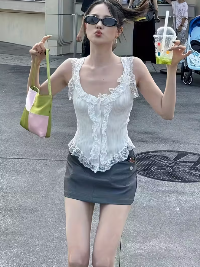 Top Sans Manches Satiné | Encolure Col V Relevé | Coupe Drapée Croisée Élégante