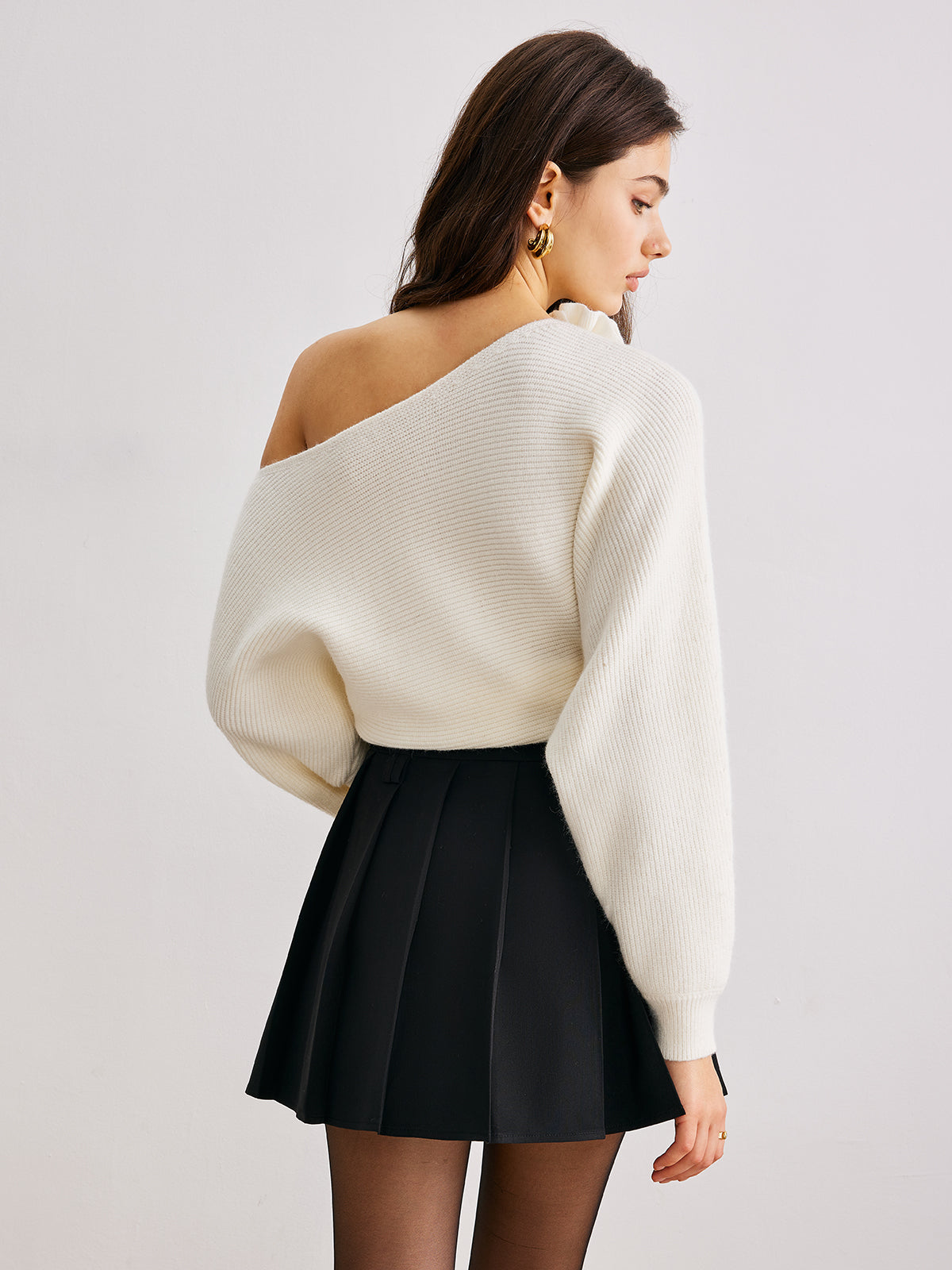 Pull Asymétrique | Maille Douce | Détails Floraux | Look Élégant pour Sorties
