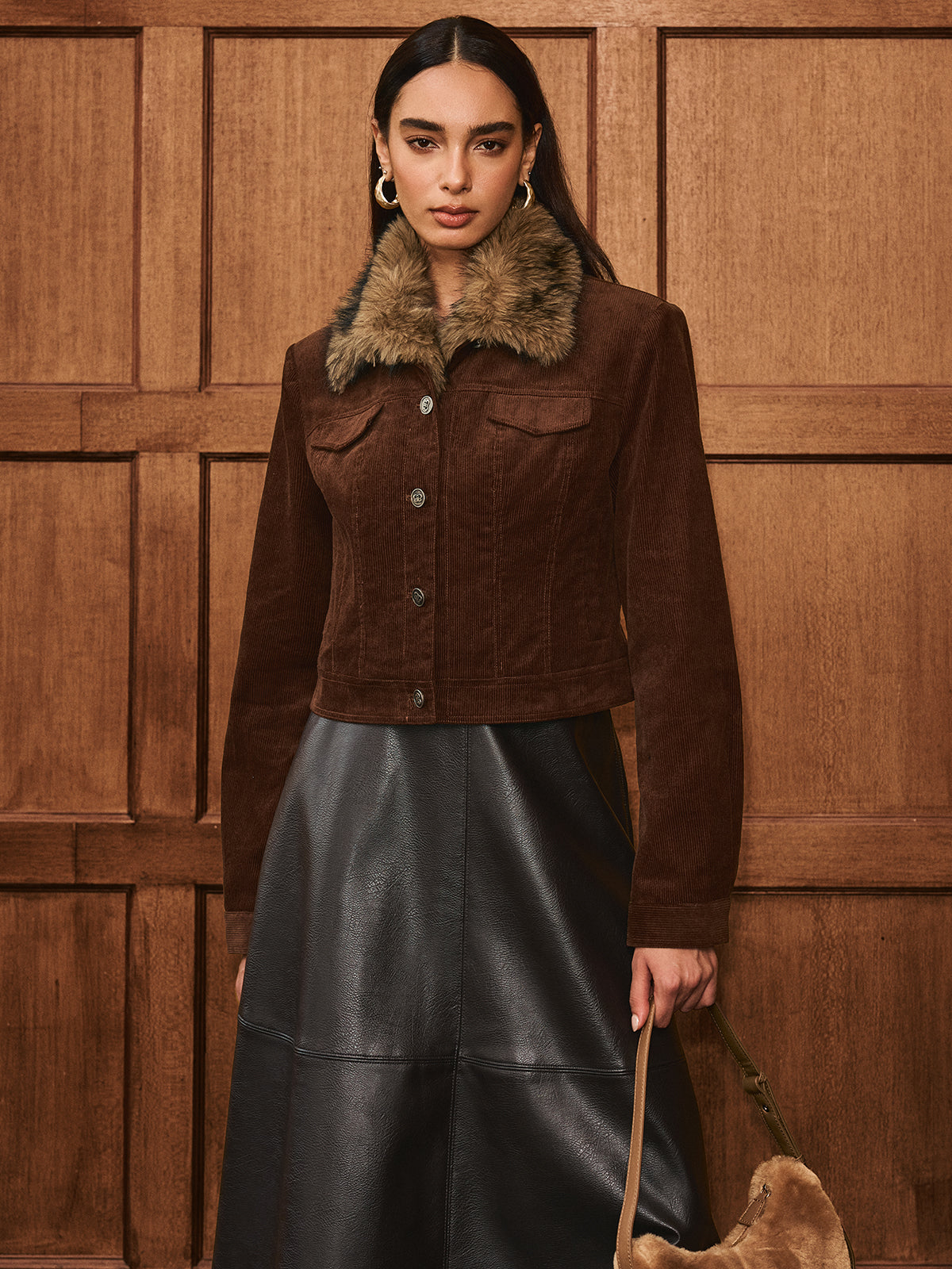 Veste Femme en Velours Côtelé avec Col en Fausse Fourrure | Style Court & Chic d’Hiver