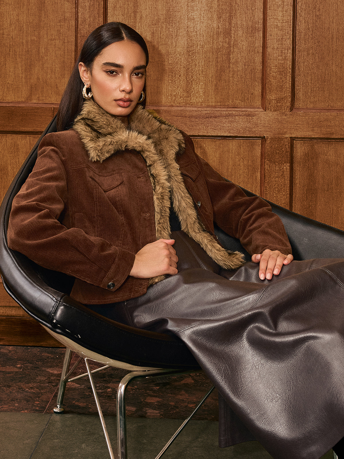 Veste Femme en Velours Côtelé avec Col en Fausse Fourrure | Style Court & Chic d’Hiver